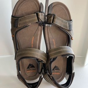 NWT Ozark Trail mens sandals size 13 brown